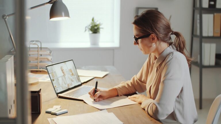 Prava radnika na radu od kuće: šta zakon predviđa u 2025.