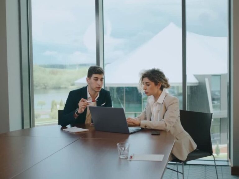 Kako pokrenuti i razvijati mali biznis u Srbiji: kompletan vodič za preduzetnike