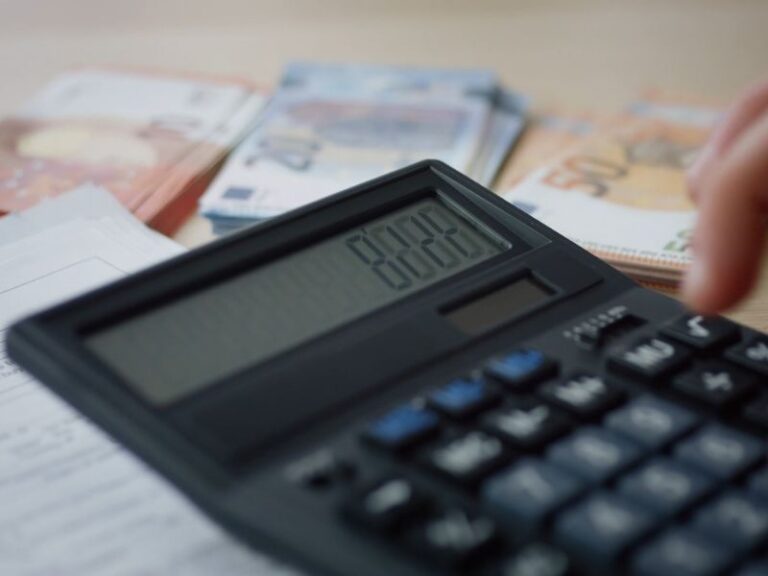 Koje banke nude najniže kamate za keš kredite u 2025 – Detaljan uporedni pregled