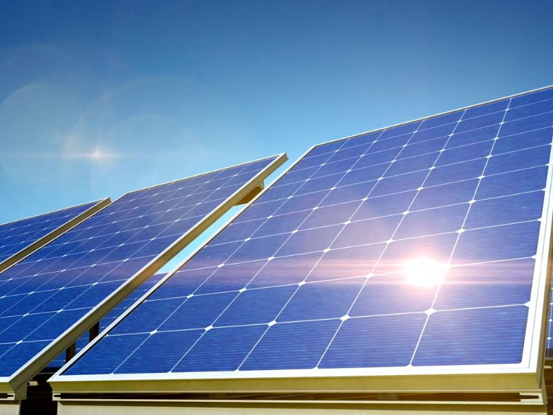 punjenje solarnih panela sunčevim zracima