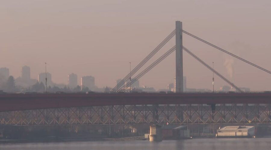 Pogled na Beograd prekriven gustim slojem smoga