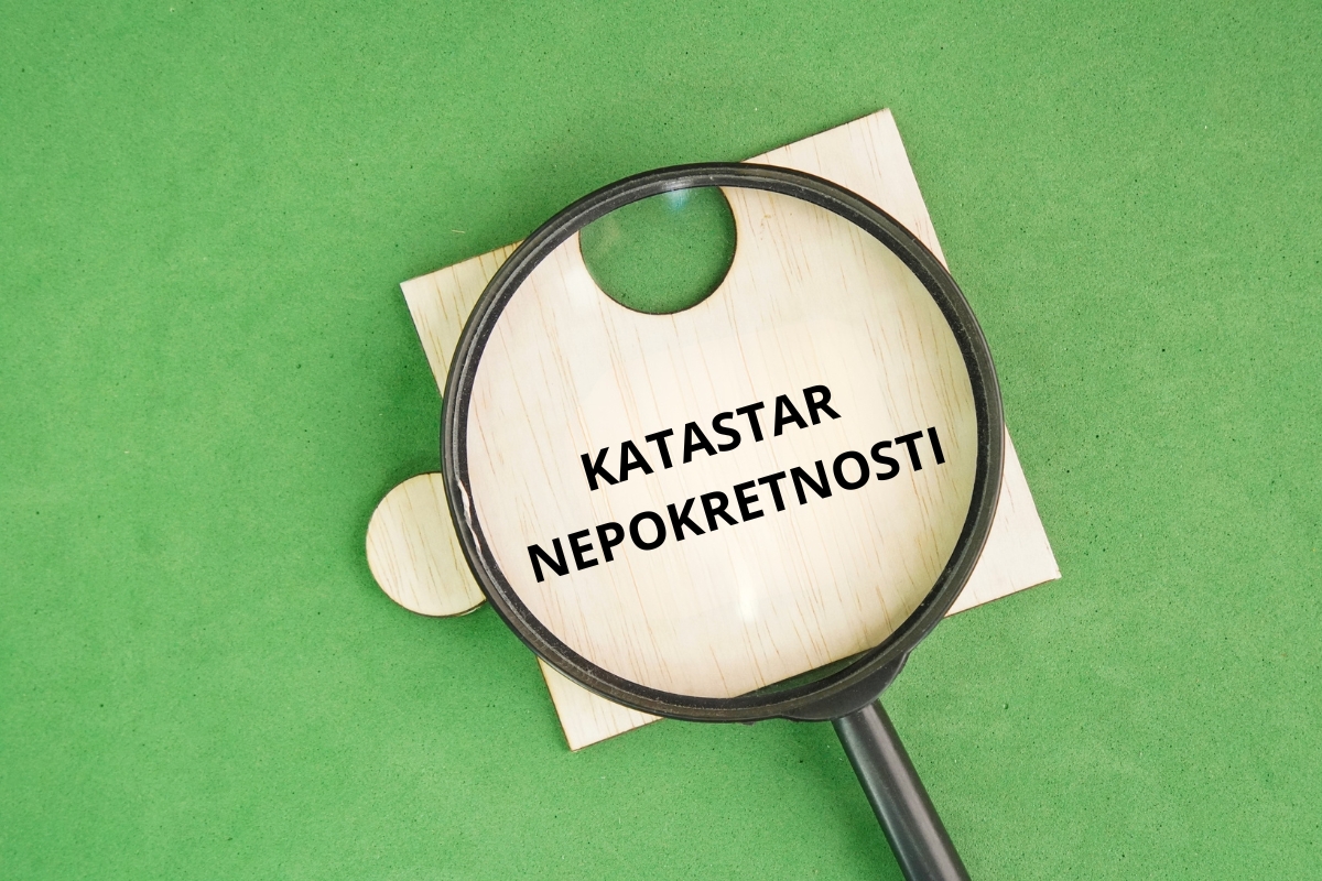 prikaz lupe na kojoj piše katastar nepokretnosti