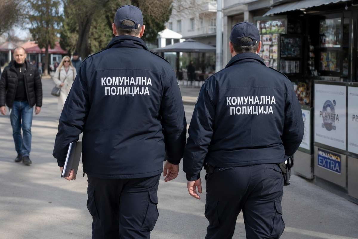 komunalna policija na ulici