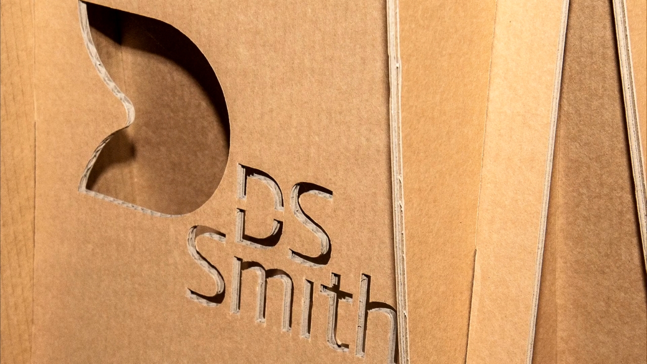 Kartonska ambalaža kompanije DS Smith prikazana je izbliza